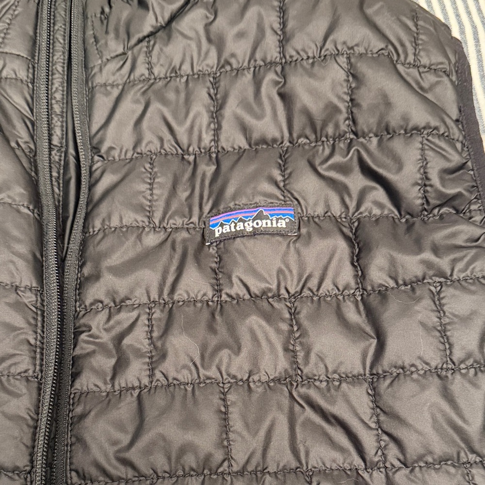 Patagonia Men's Black Quilted Vest - Picture 2 of 7